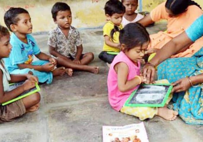 அங்கன்வாடி தற்காலிக ஆசிரியர்களுக்கு மாதம் முதல் தேதியில் சம்பளம்