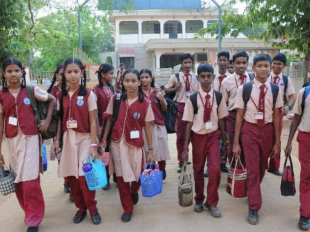 கோடை விடுமுறை முடிந்து பள்ளிகள் திறப்பு