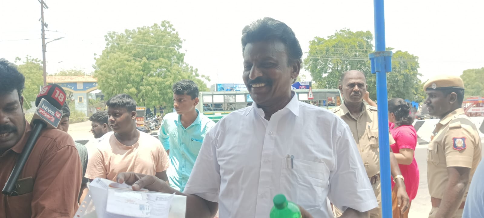 தமிழக அரசு பாடதிட்டத்தை சிபிஎஸ்இ பாட திட்டத்திற்கு இணையாக மாற்ற வேண்டும்.60 வயதில் நீட் தேர்வு எழுதும் சித்தா மருத்துவர் கோரிக்கை