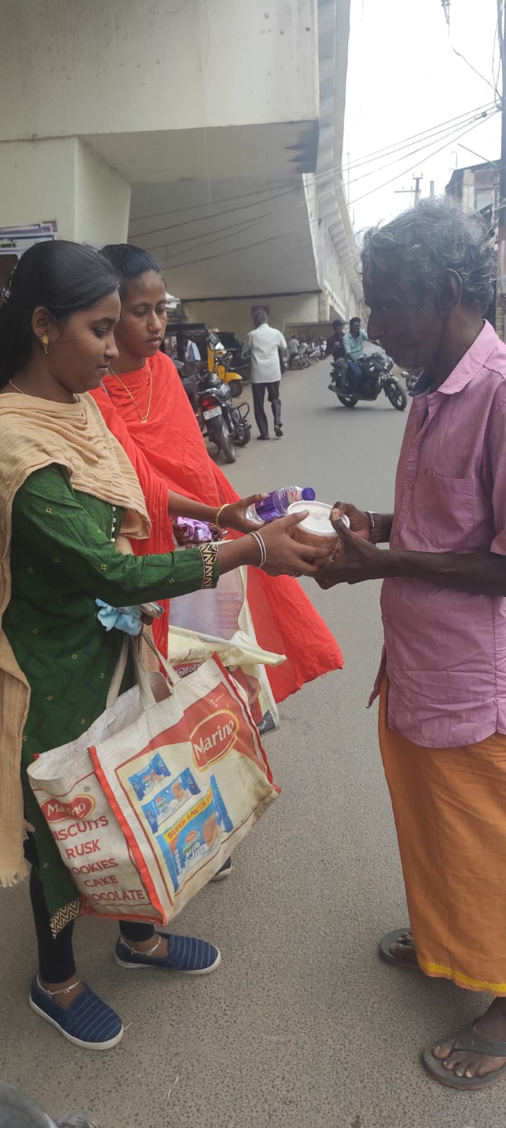 நெல்லை சதக்கத்துலாஹ்கல்லூரி மாணவிகளின் மனிதநேயம்