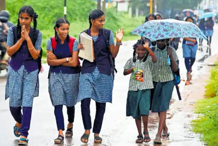 கனமழை காரணமாக நாளை தூத்துக்குடி மாவட்ட பள்ளிகளுக்கு விடுமுறை : மாவட்ட நிர்வாகம் அறிவிப்பு