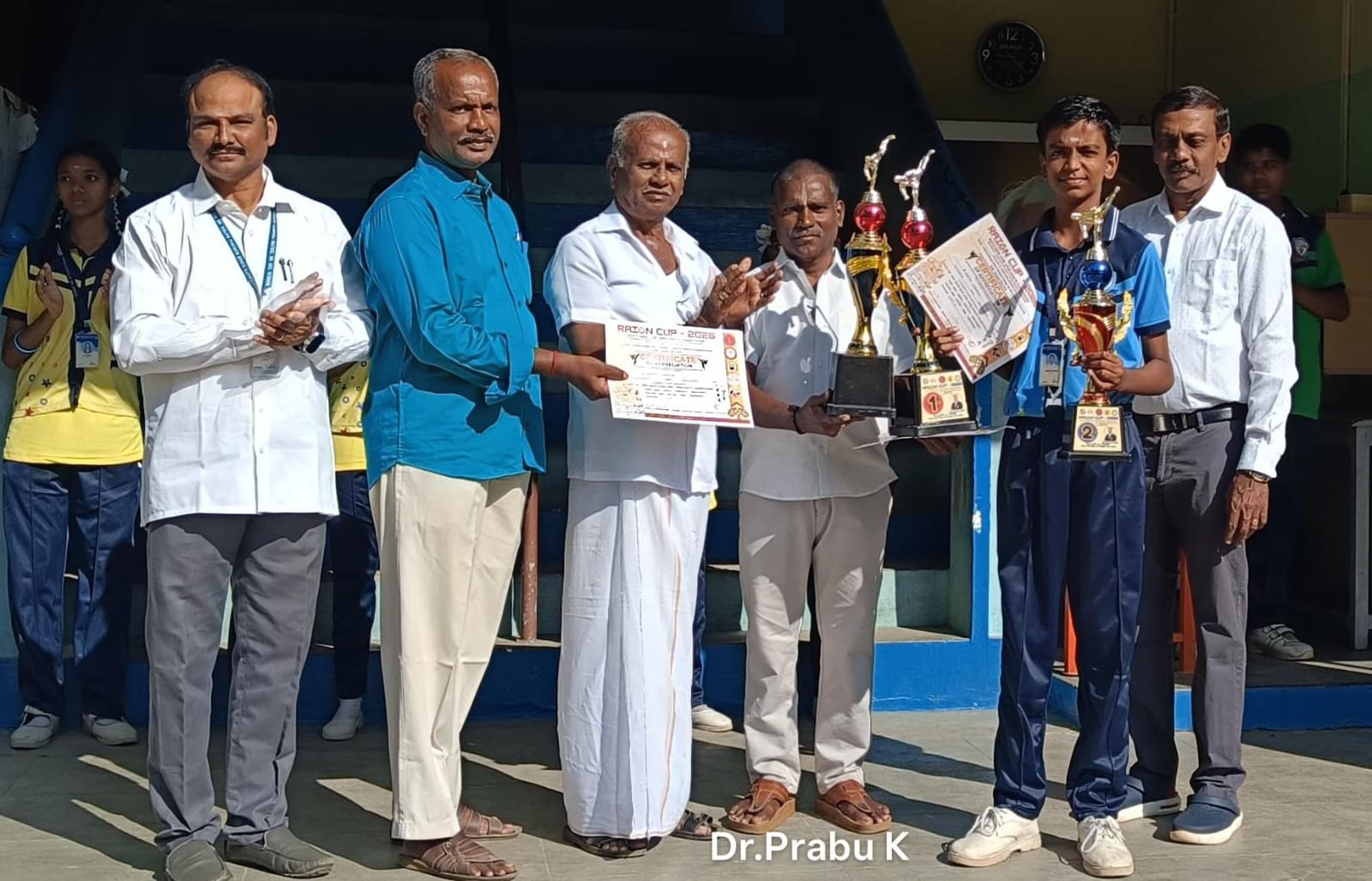 கோவில்பட்டி நாடார் காமராஜ் மெட்ரிக் மேல்நிலைப் பள்ளியில் தென்னிந்திய அளவில் கராத்தே போட்டியில் வெற்றி பெற்ற மாணவர்களுக்கு பாராட்டு.