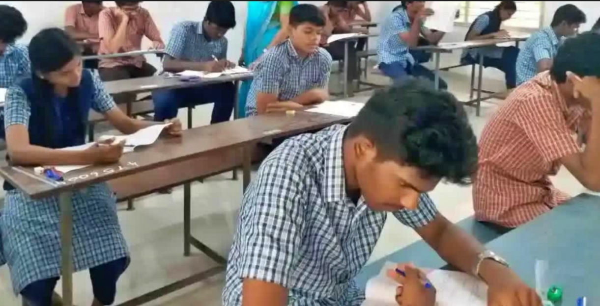 12 ம் வகுப்பு பொதுத்தேர்வு மாணவர்களுக்கு இன்று 3 ம் நாள் தேர்வு