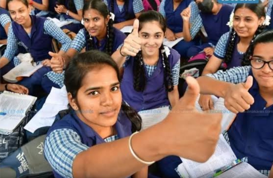 12 ம் வகுப்பு பொதுத்தேர்வு : உயிரியல் , தாவரவியல், வரலாறு,வணிக கணிதம் உட்பட இன்று 10 பாடங்களுக்கான தேர்வுகள் நடைபெற உள்ளது