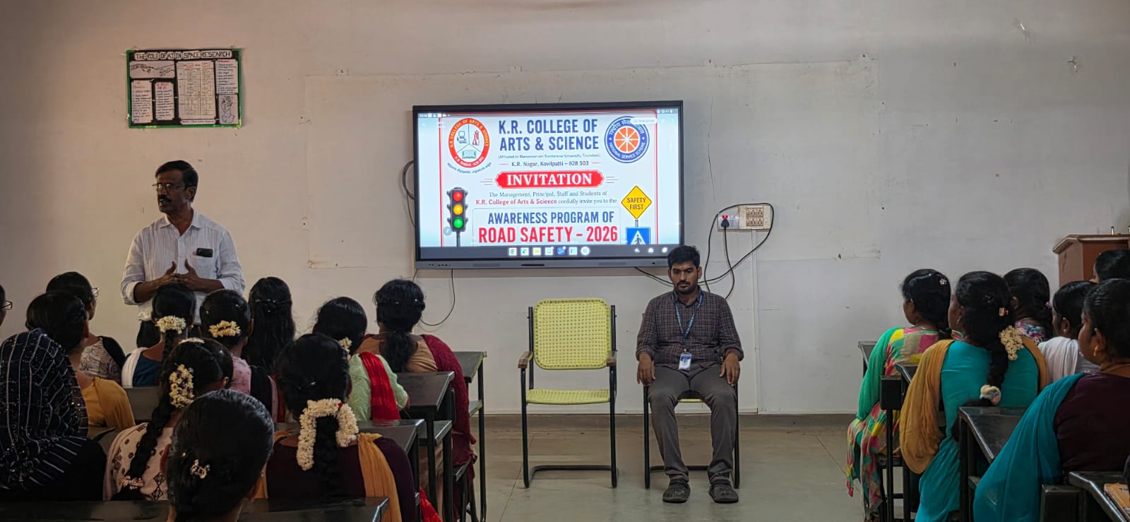 கோவில்பட்டி கே.ஆர்.கலை மற்றும் அறிவியல் கல்லூரியில் சாலை பாதுகாப்பு விழிப்புணர்வு நிகழ்ச்சி !