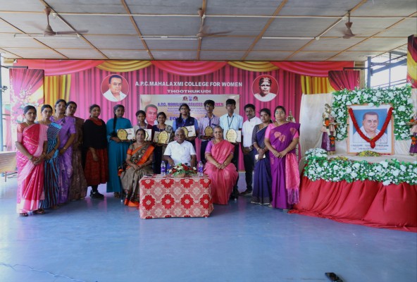 தூத்துக்குடி ஏ.பி.சி.மகாலட்சுமி மகளிர் கல்லூரியில் நிறுவனர் வீரபாகு நினைவு தினம் அனுசரிப்பு !